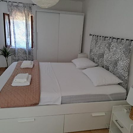 Family Apartment In Center Of 穆泰尔岛 外观 照片